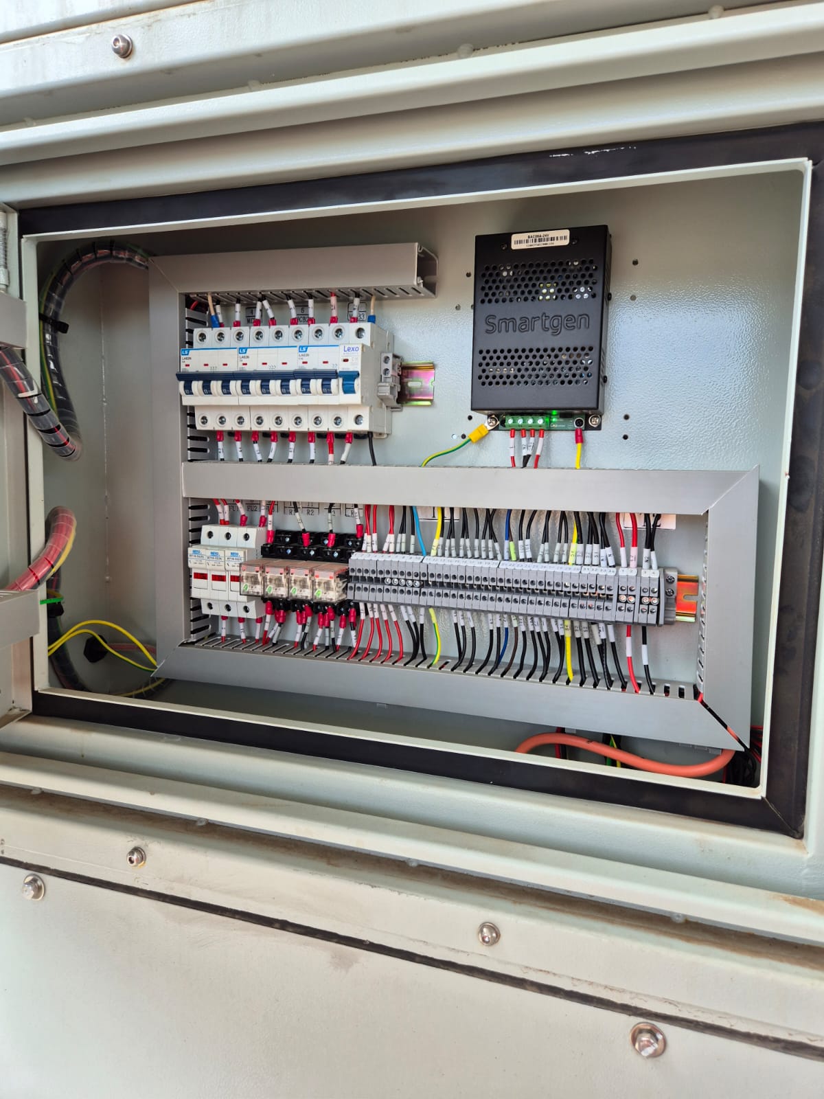 Tableros y control eléctrico Genelect